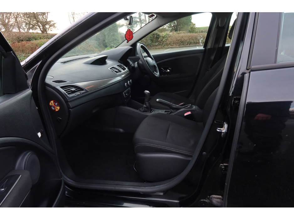 2013 Renault Fluence - image 13