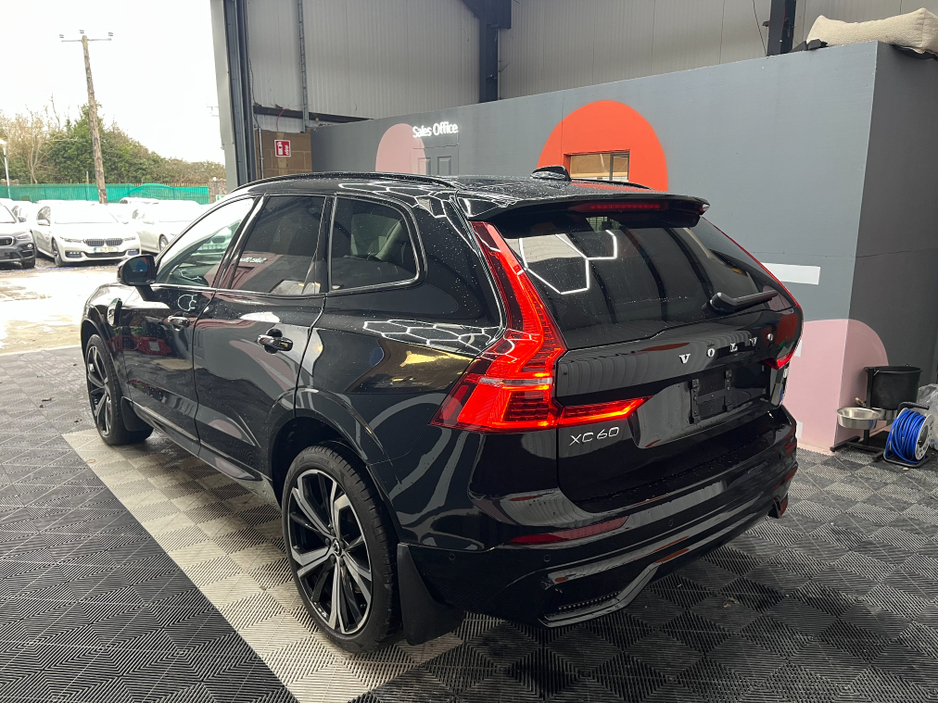 2022 Volvo XC60 - image 4