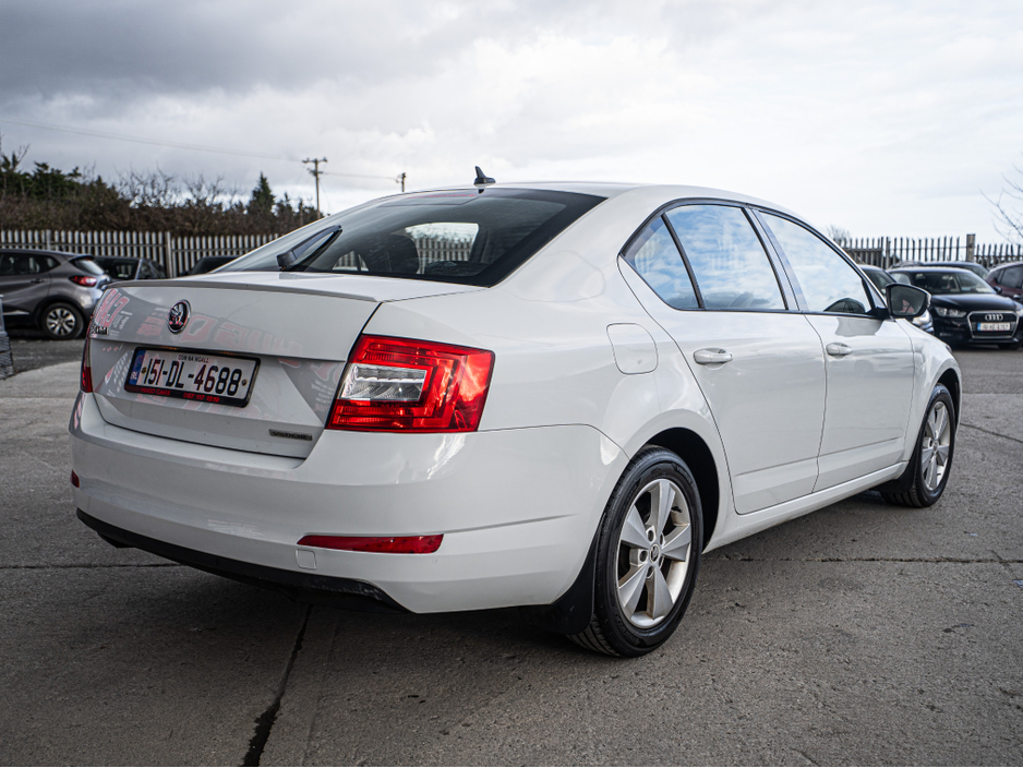 2015 Skoda Octavia - image 13