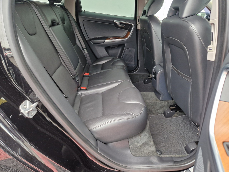 2015 Volvo XC60 - image 23