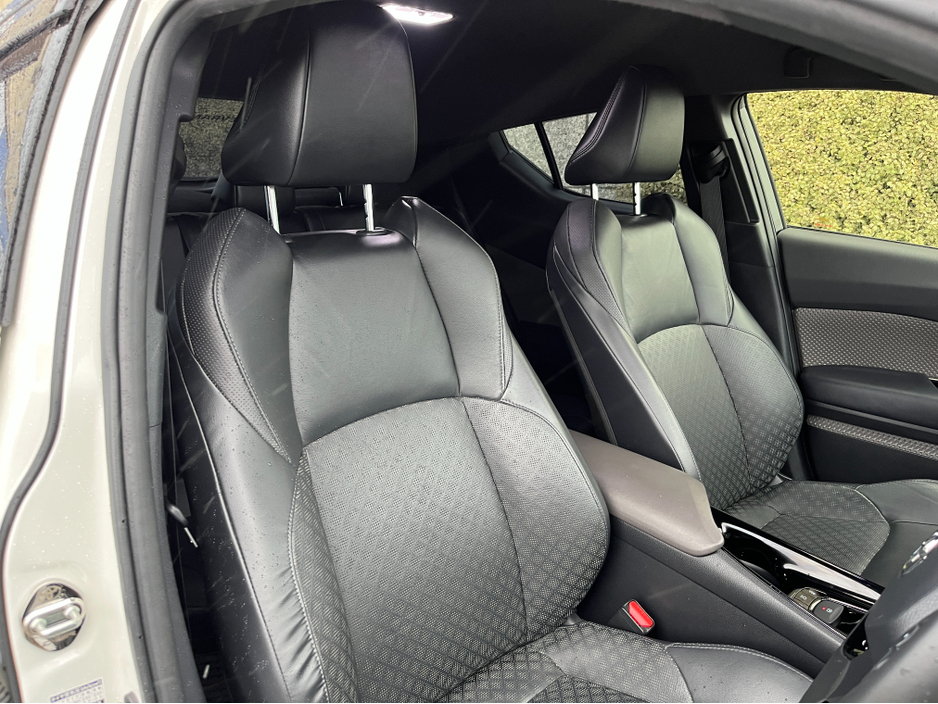 2020 Toyota C-HR - image 11