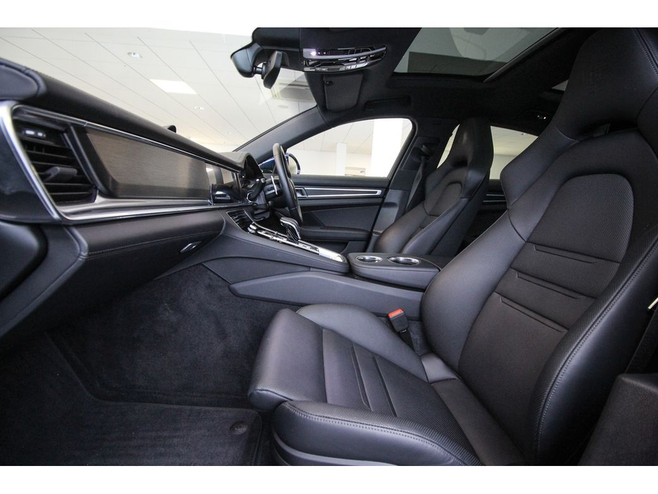 2023 Porsche Panamera - image 27