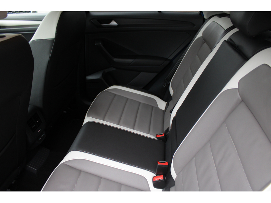 2022 Volkswagen T-Roc - image 18