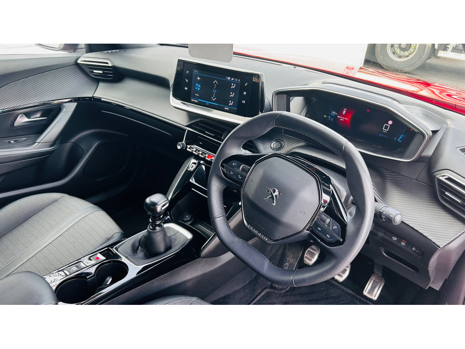 2023 Peugeot 2008 - image 6