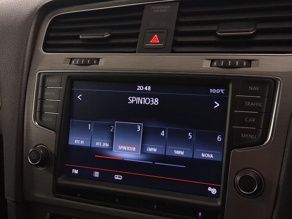 2014 Volkswagen Golf - image 12