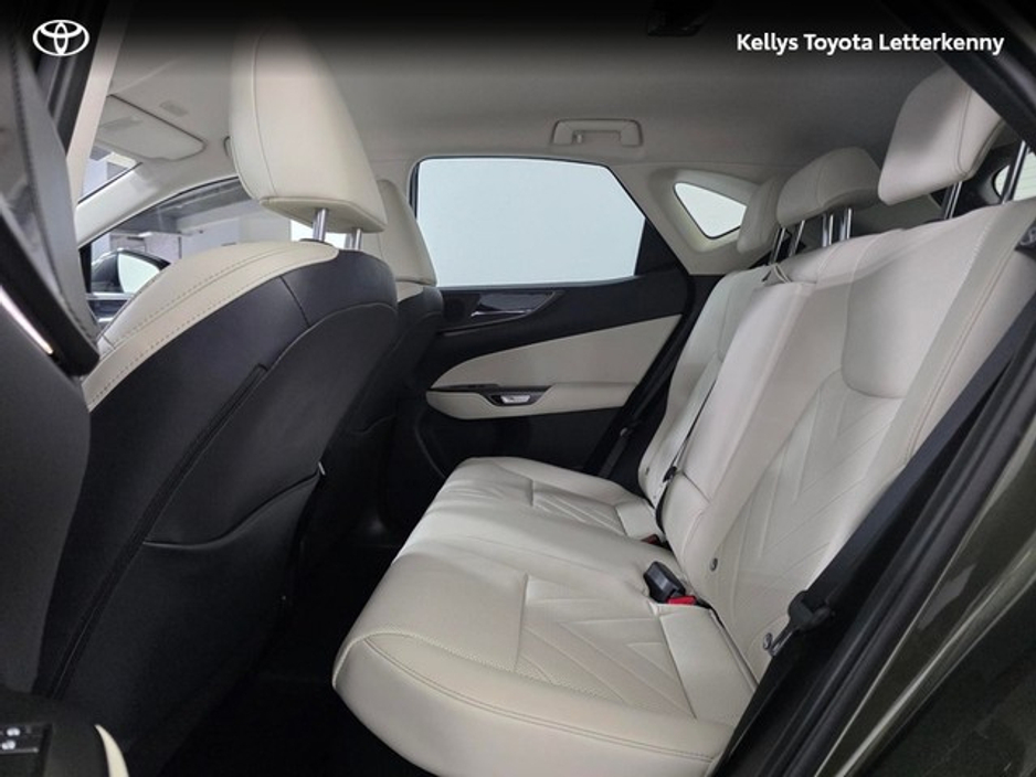 2025 Lexus NX 300 h - image 7