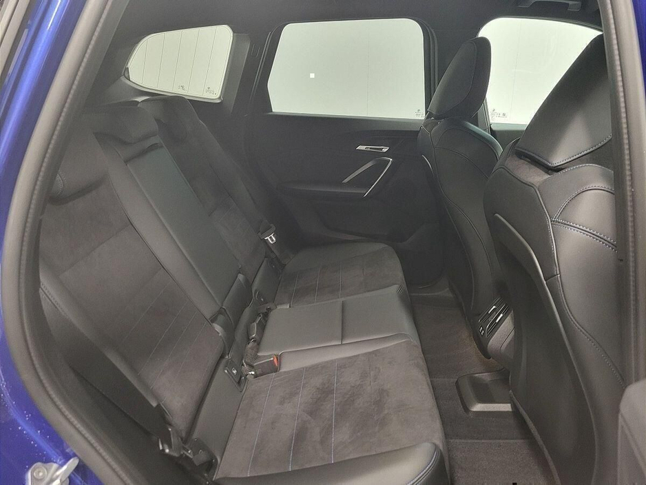 2025 BMW X1 - image 11