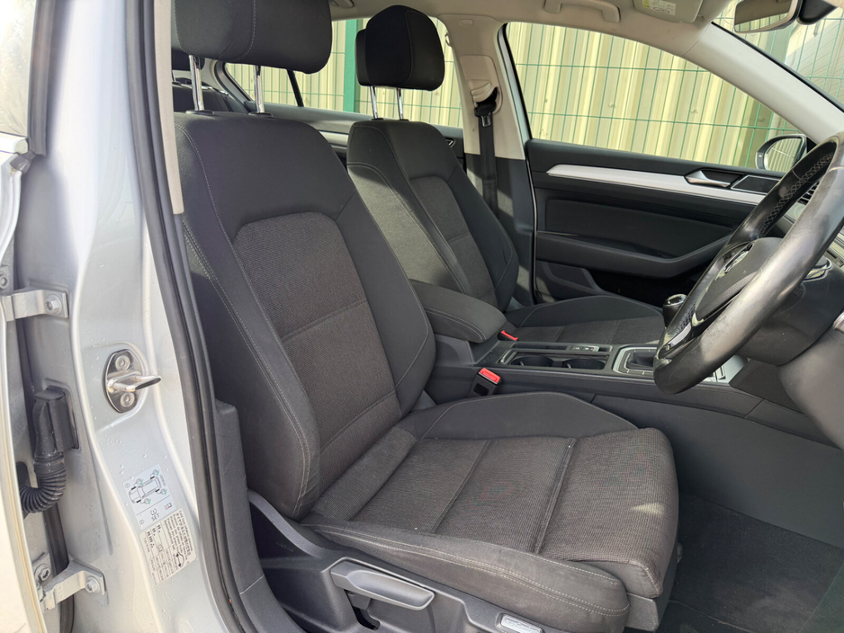 2015 Volkswagen Passat - image 11