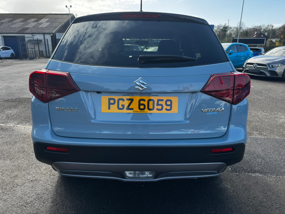 2019 Suzuki Vitara - image 2