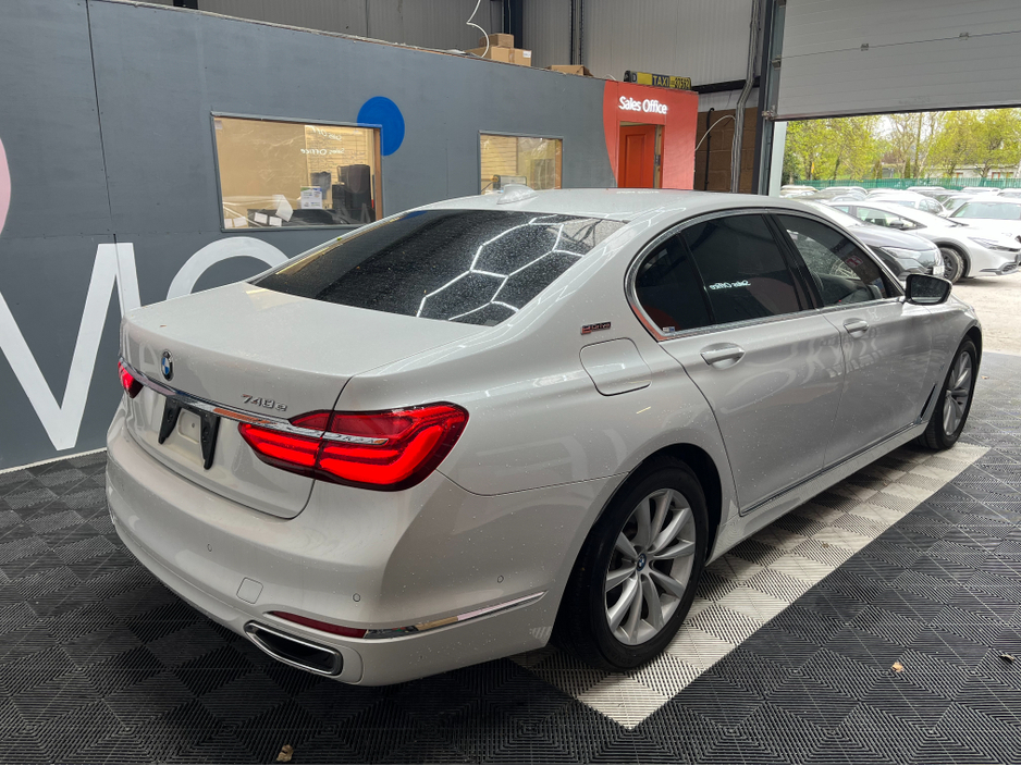 2017 BMW 7 Series - image 2