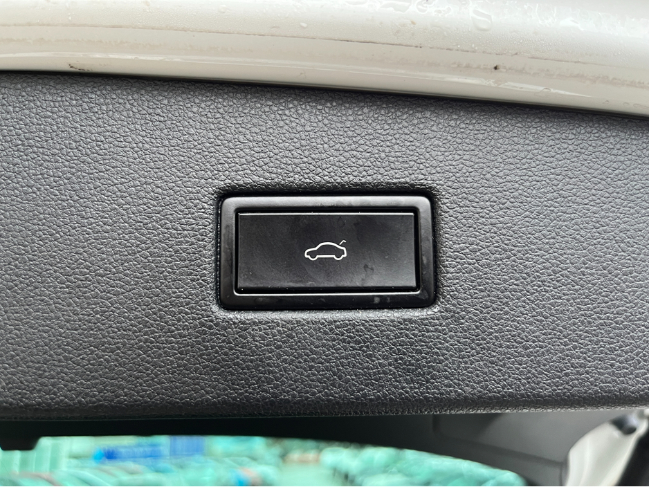 2020 Volkswagen Tiguan R-LINE AUTOMATIC 150HP 1.5 TSI //MASSIVE SPEC//FULL LEATHER//PANORAMIC GLASS ROOF//SAT NAV// €34,950