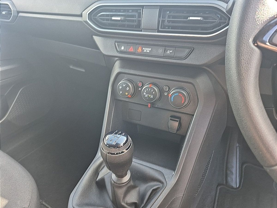 2023 Dacia Sandero - image 12