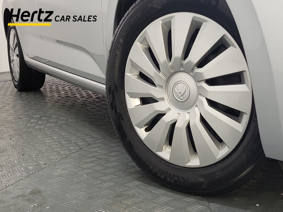 2024 Skoda Scala - image 6