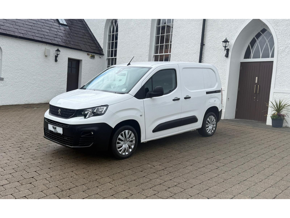 2022 Peugeot Partner - image 2