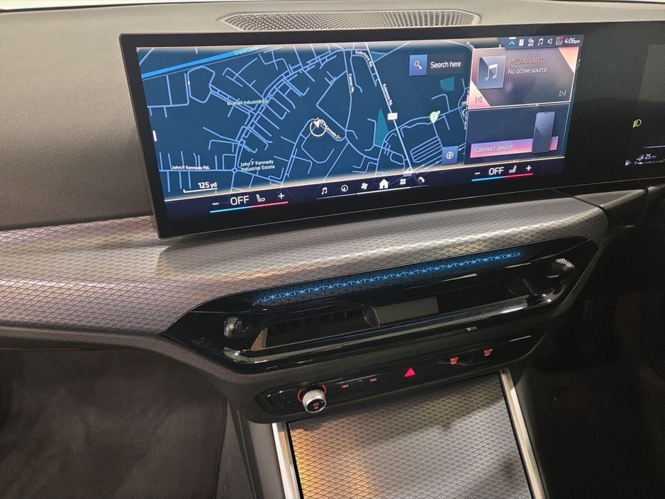 2025 BMW 3 Series - image 8