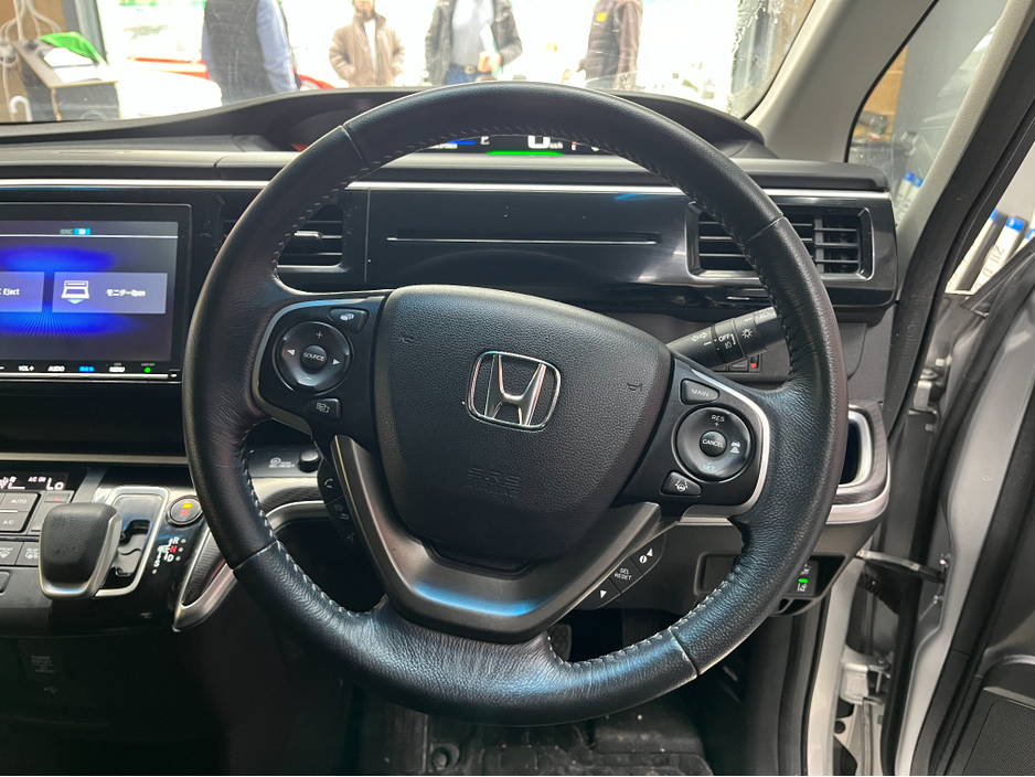 2018 Honda Stepwagon - image 7