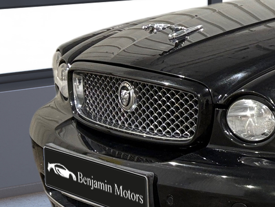 2010 Jaguar X-Type - image 16