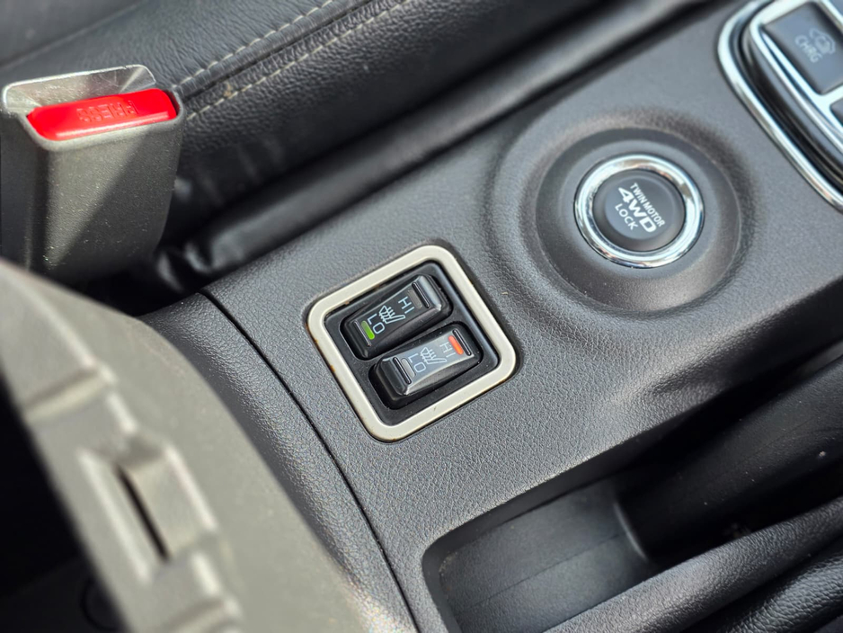 2014 Mitsubishi Outlander - image 14