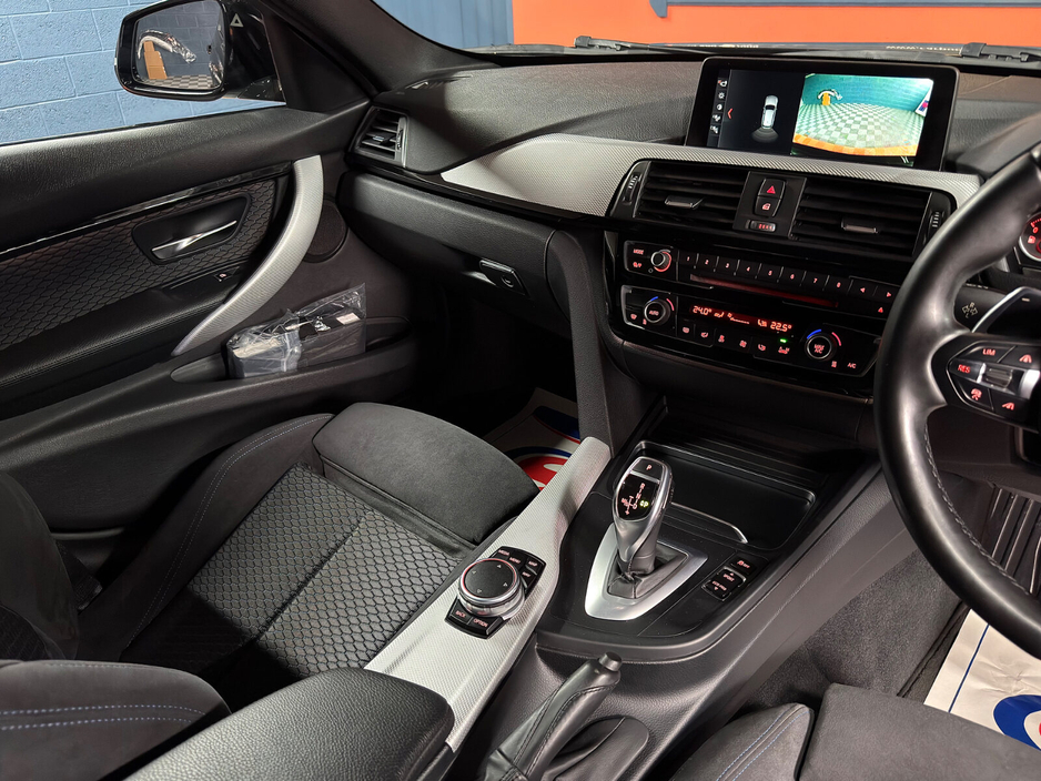 2017 BMW 3 Series - image 35