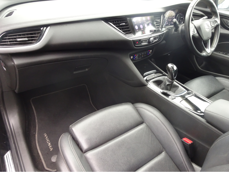 2021 Opel Insignia - image 18