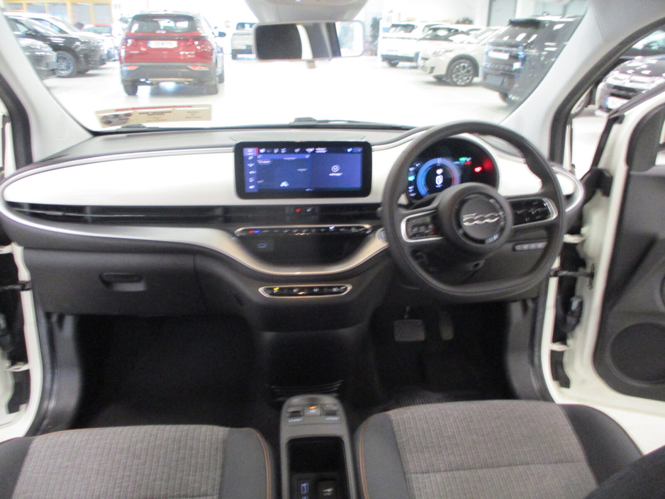 2023 Fiat 500 - image 18