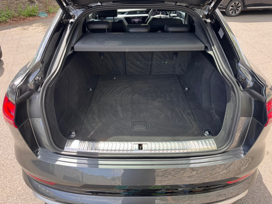 2022 Audi e-tron - image 17