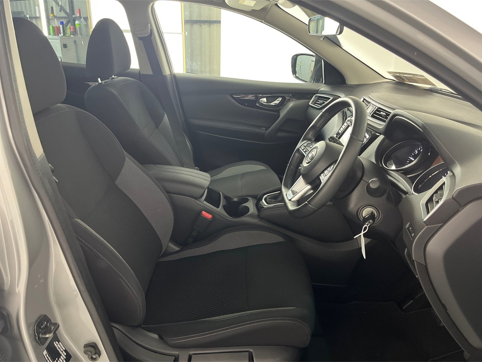 2020 Nissan Qashqai 1.3**SEMI DIGITAL DASH**PANORAMIC ROOF**TOUCH SCREEN MEDIA**DUAL CLIMATE CONTROL**REVERSE CAMERA**MULTIFUNCTIONAL STEERING WHEEL**BLACK CLOTH INTERIOR**ELECTRIC HANDBRAKE**FINANCE AVAILABLE** €20,995