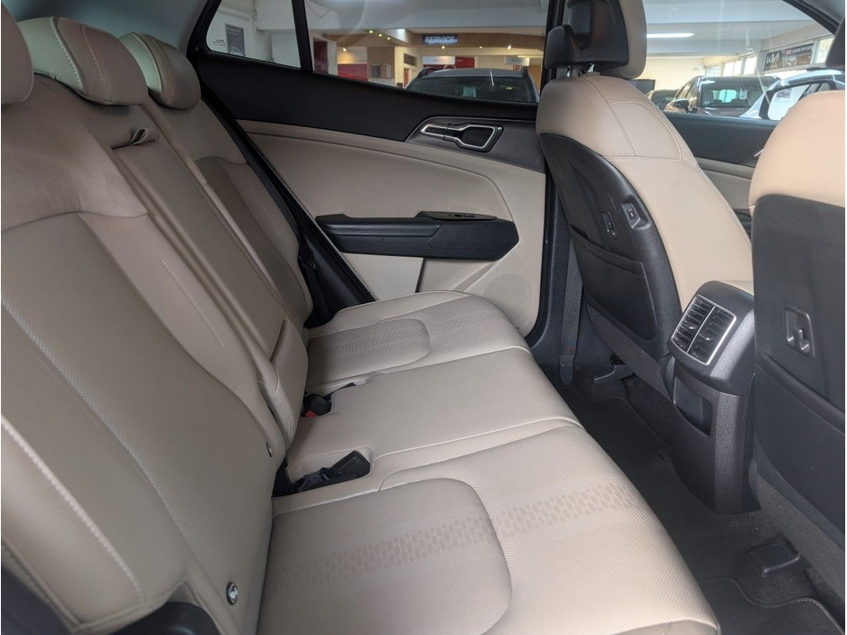 2023 Kia Sportage - image 5