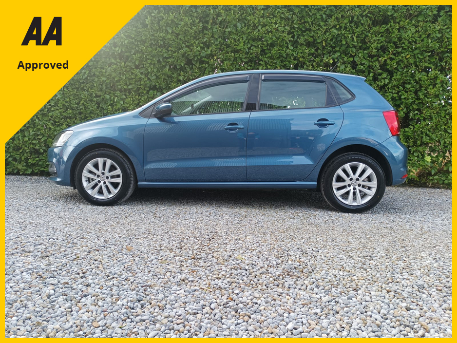 2017 Volkswagen Polo COMFORTLINE PLUS 1.2 TSI COMPREHENSIVE SERVICE HISTORY (10 STAMPS) ONLY 43,729kms FACTORY IMMOBILISER DASH CAMERA REVERSE CAMERA APPLE CAR PLAY ANDROID AUTO 2 YEARS NCT 1 YEAR ROAD TAX 4 NEW TYRES €14,495