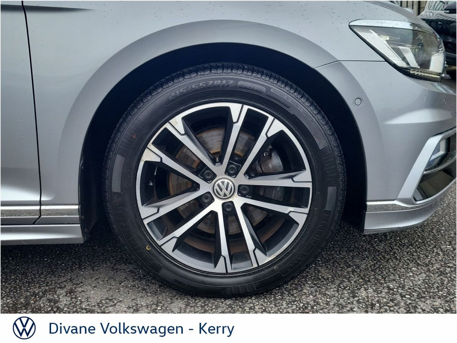 2018 Volkswagen Passat - image 9