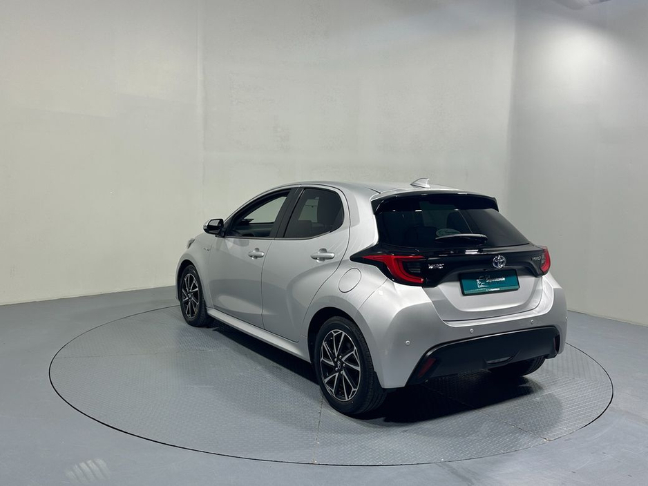 2021 Toyota Yaris - image 5