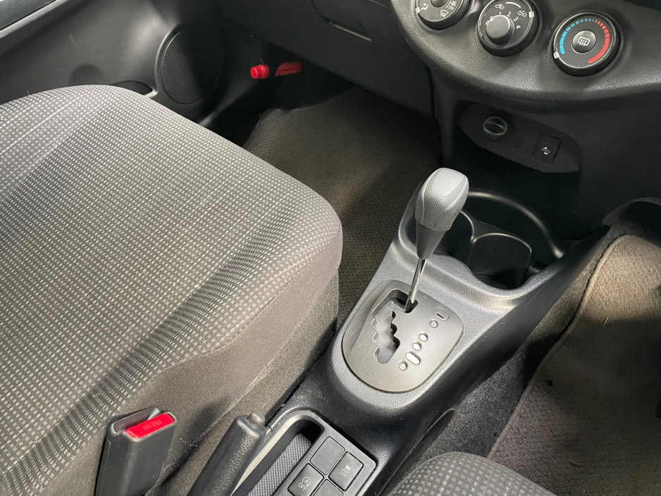 2017 Toyota Yaris - image 23