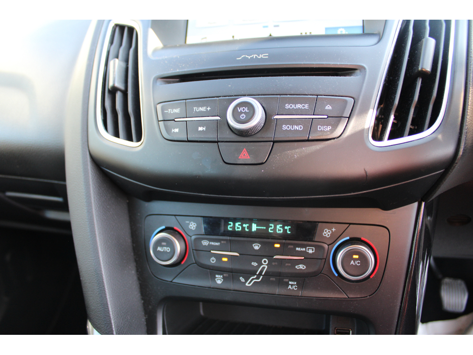 2018 Ford Focus - image 10