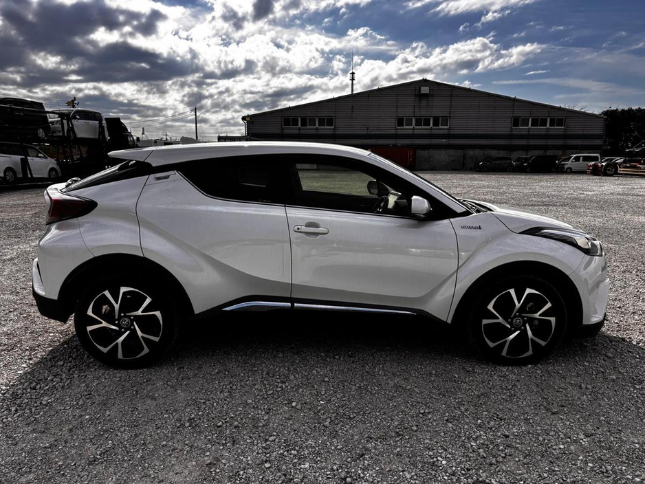 2017 Toyota C-HR - image 3