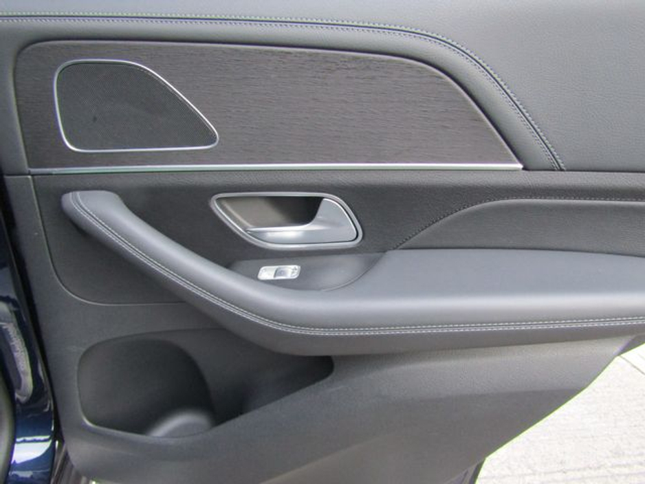 2022 Mercedes-Benz GLE Class - image 39