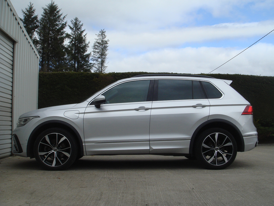 2023 Volkswagen Tiguan - image 4