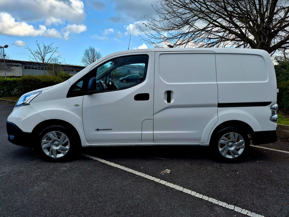 2021 Nissan NV200 - image 16