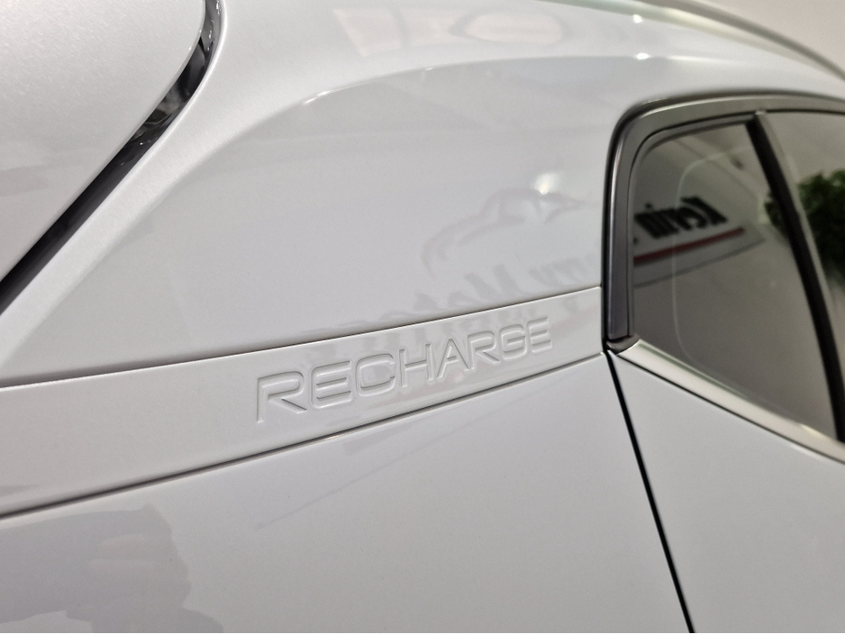 2021 Volvo XC40 - image 30