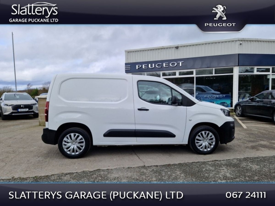 2022 Peugeot Partner - image 6