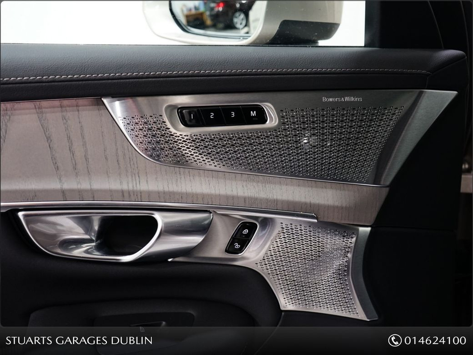 2025 Volvo XC90 - image 16