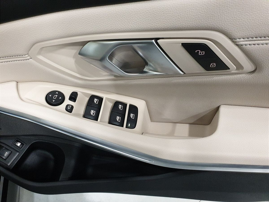 2024 BMW 3 Series - image 23