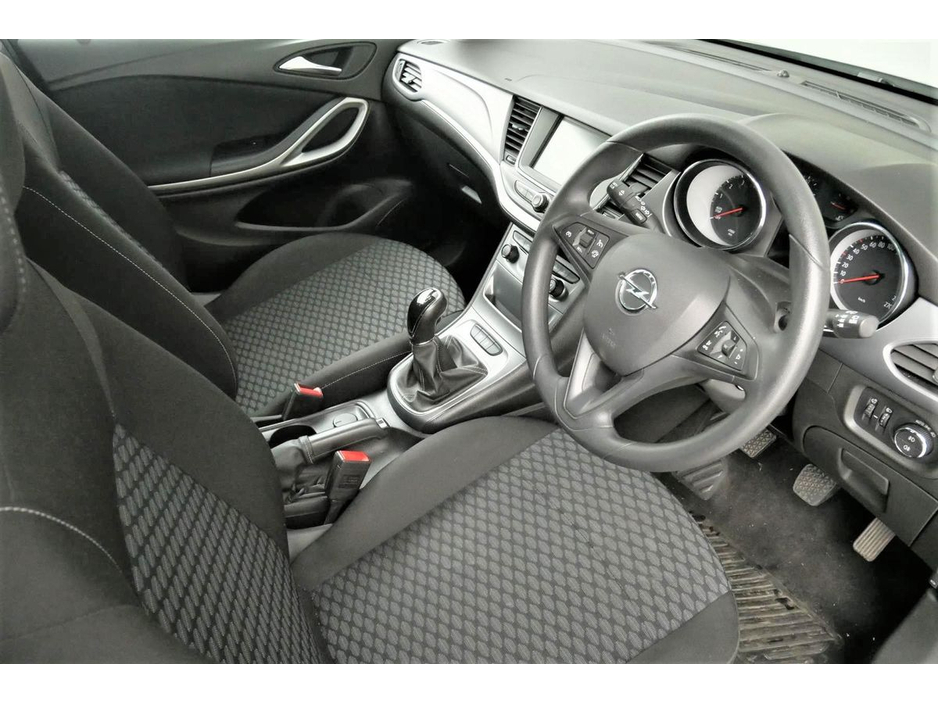 2018 Opel Astra - image 13