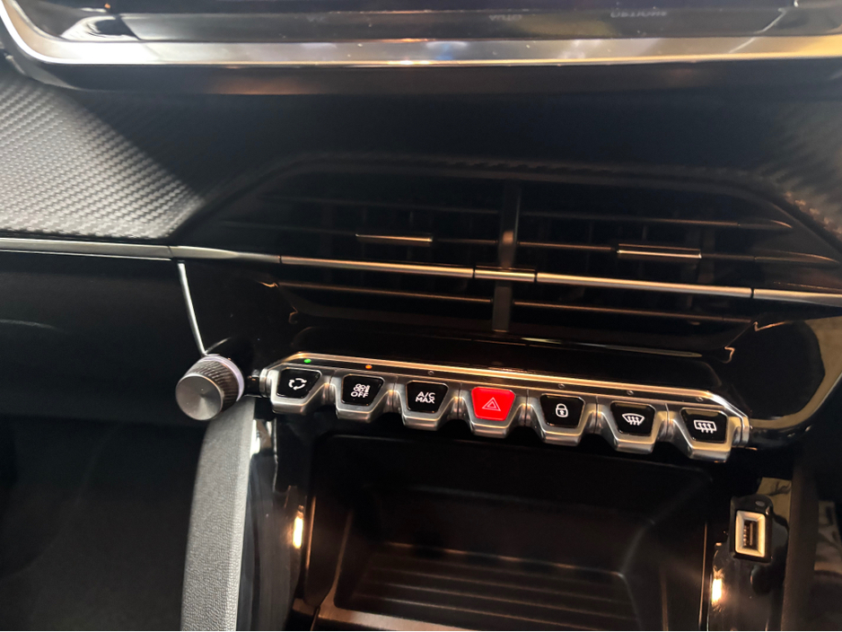 2023 Peugeot 208 - image 9