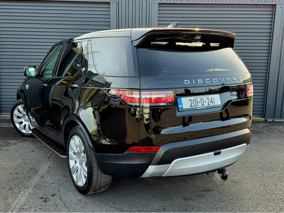 2020 Land Rover Discovery - image 8