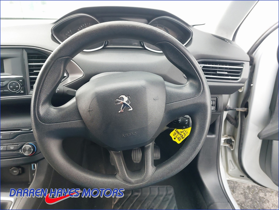 2017 Peugeot 308 - image 17