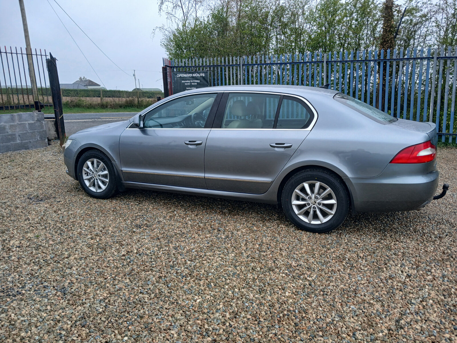 2013 Skoda Superb - image 6