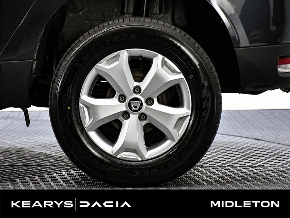 2020 Dacia Duster - image 9