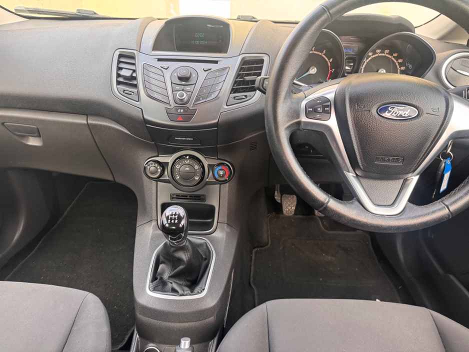 2014 Ford Fiesta - image 8