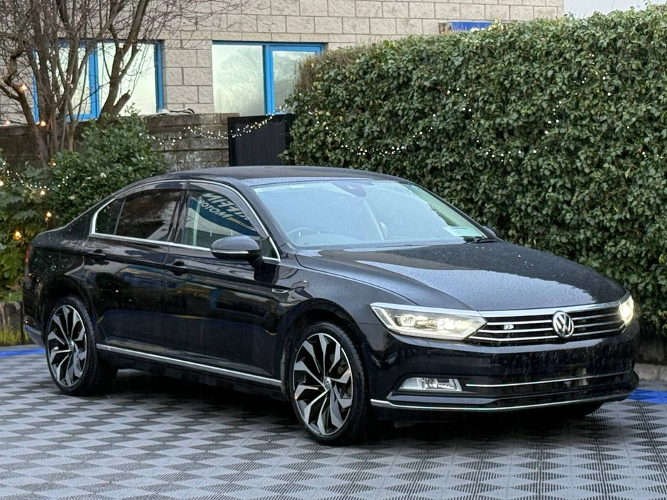2018 Volkswagen Passat HIGHLINE R-LINE PACK 2.0 TDI // 360 PARKING CAMERAS // LEATHER HEATED & COOLED SEATS // BRAND NEW 19" R-LINE ALLOYS €22,950