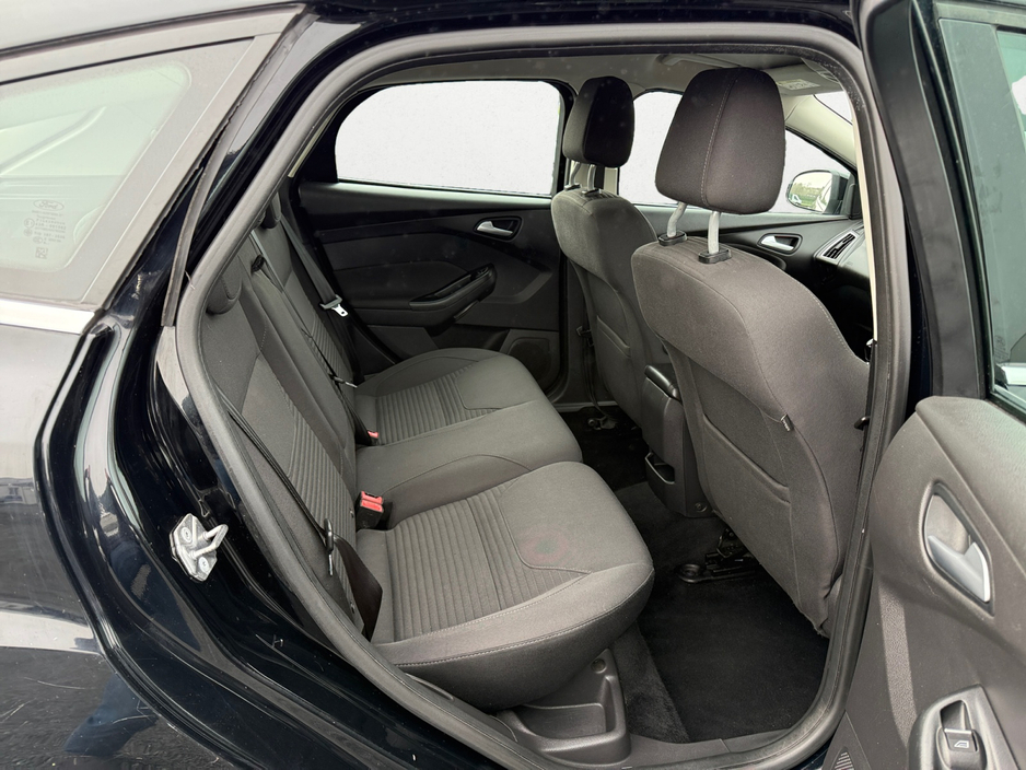 2017 Ford Focus - image 7